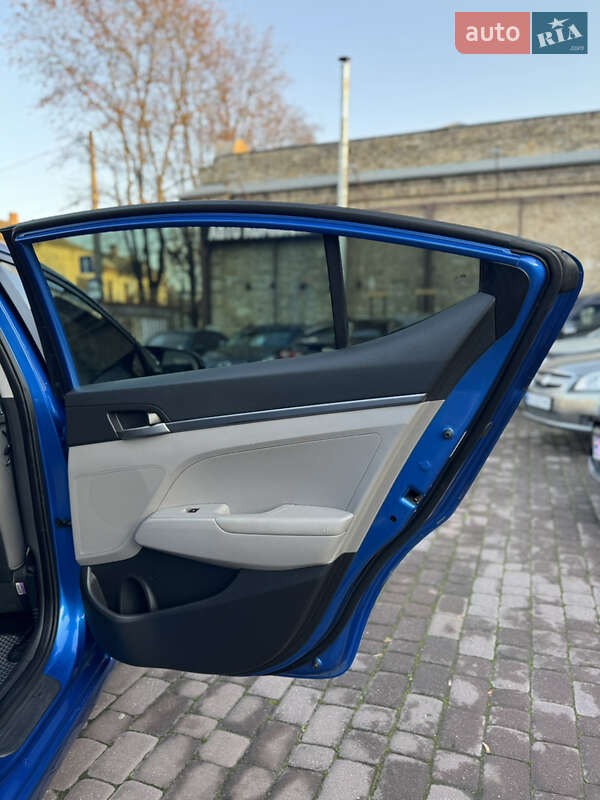 Седан Hyundai Elantra 2017 в Миколаєві