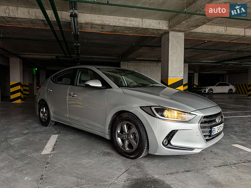 Седан Hyundai Elantra 2017 в Киеве