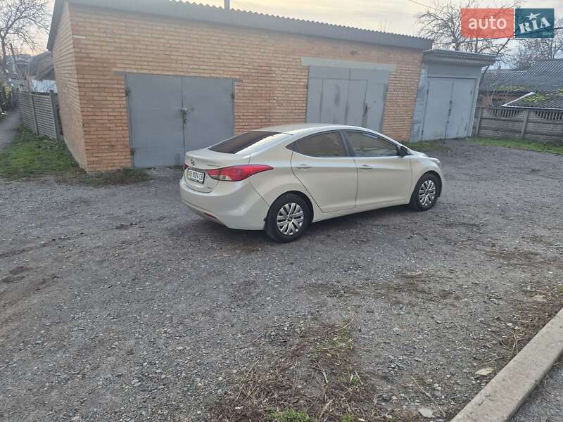 Седан Hyundai Elantra 2013 в Вінниці