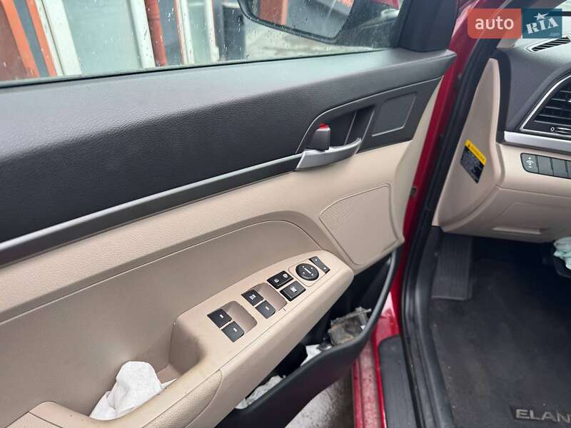 Седан Hyundai Elantra 2017 в Львові