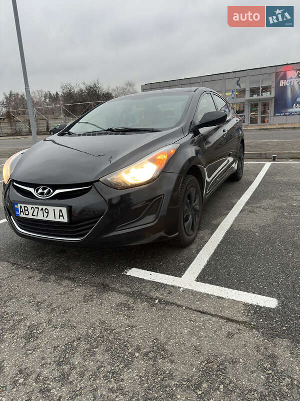 Седан Hyundai Elantra 2015 в Киеве
