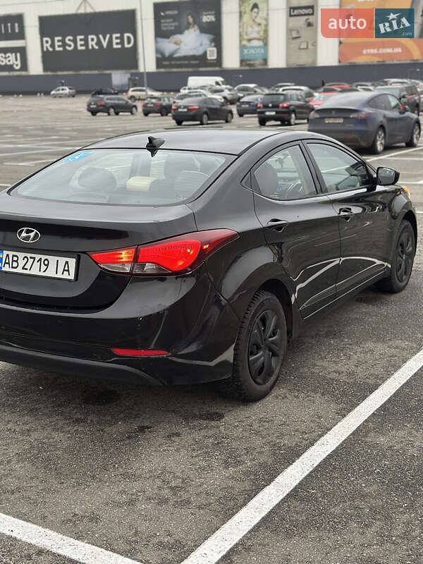 Седан Hyundai Elantra 2015 в Киеве