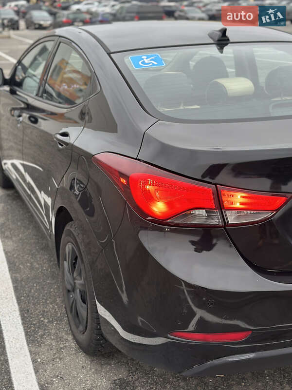 Седан Hyundai Elantra 2015 в Киеве