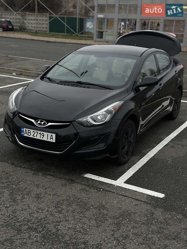 Седан Hyundai Elantra 2015 в Киеве
