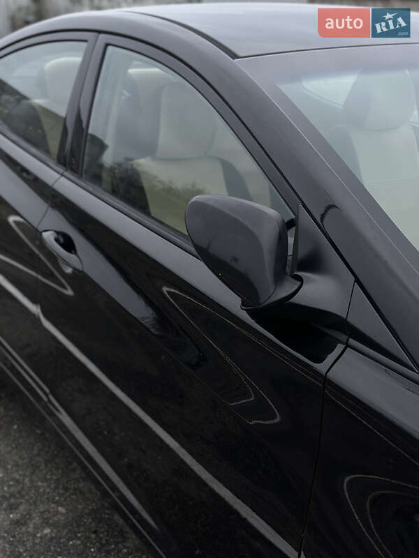 Седан Hyundai Elantra 2015 в Киеве