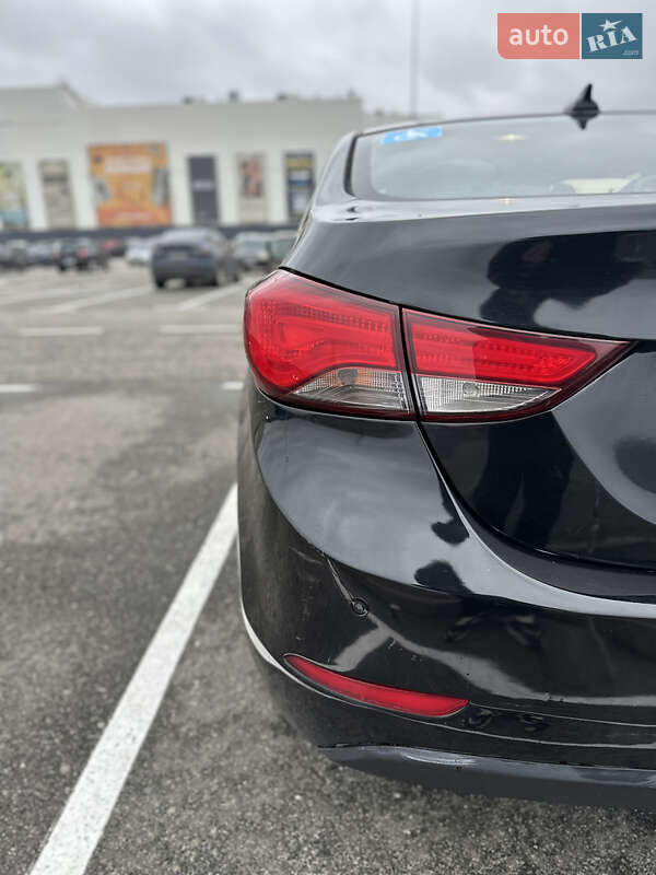 Седан Hyundai Elantra 2015 в Киеве