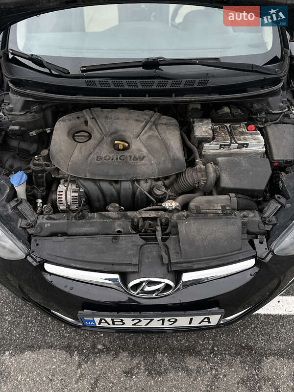 Седан Hyundai Elantra 2015 в Киеве