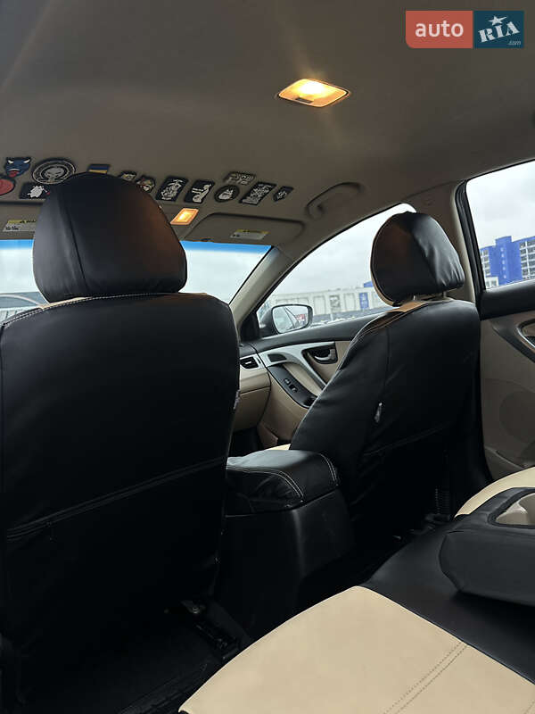 Седан Hyundai Elantra 2015 в Киеве