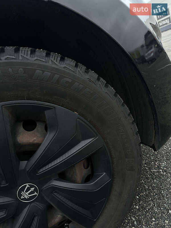 Седан Hyundai Elantra 2015 в Киеве