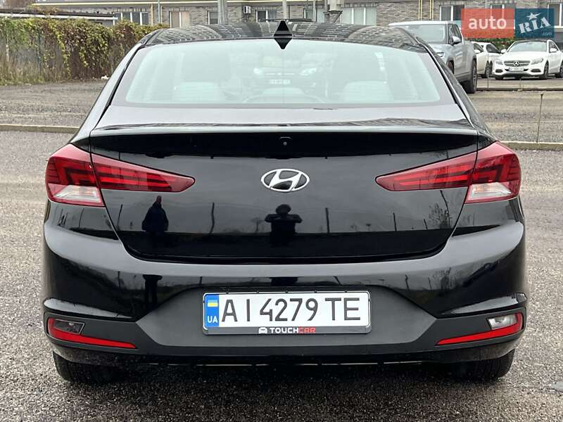Седан Hyundai Elantra 2019 в Києві