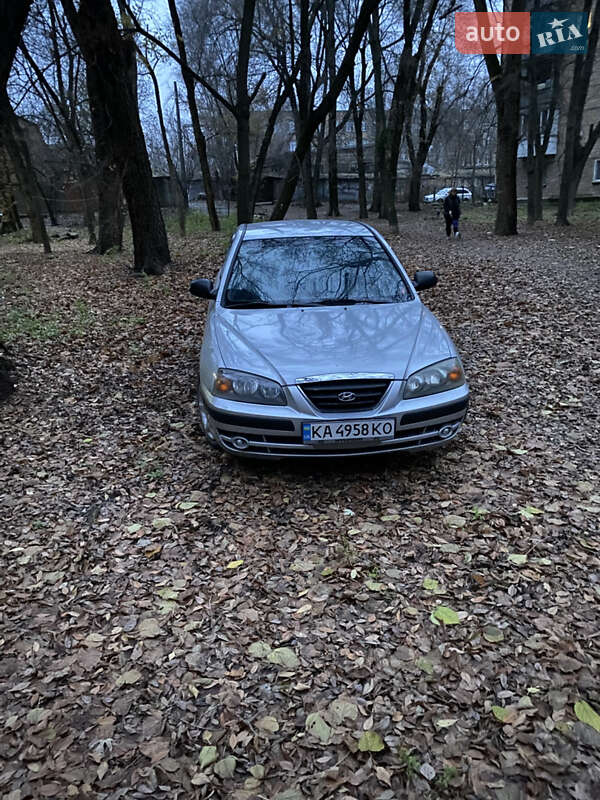 Седан Hyundai Elantra 2004 в Києві