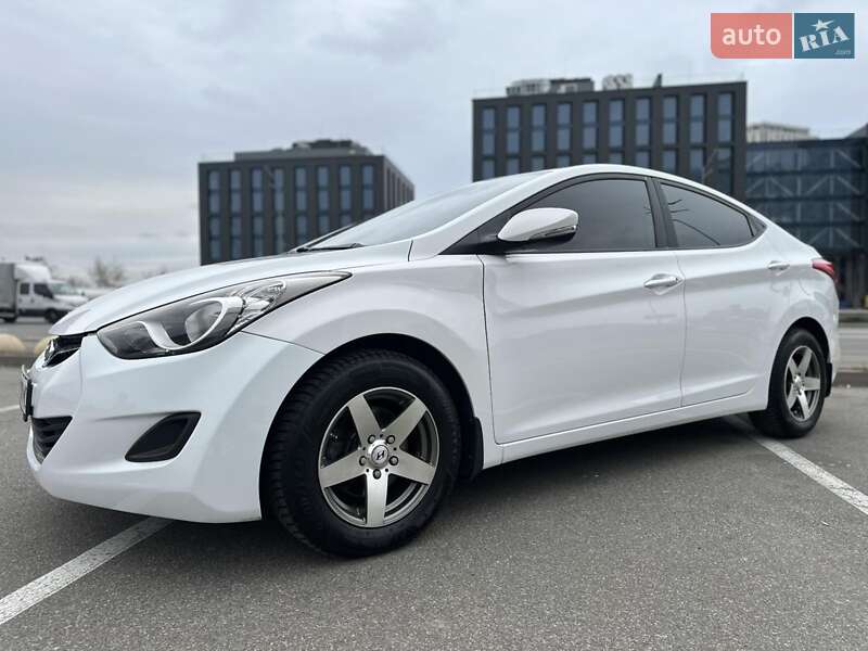 Седан Hyundai Elantra 2013 в Києві