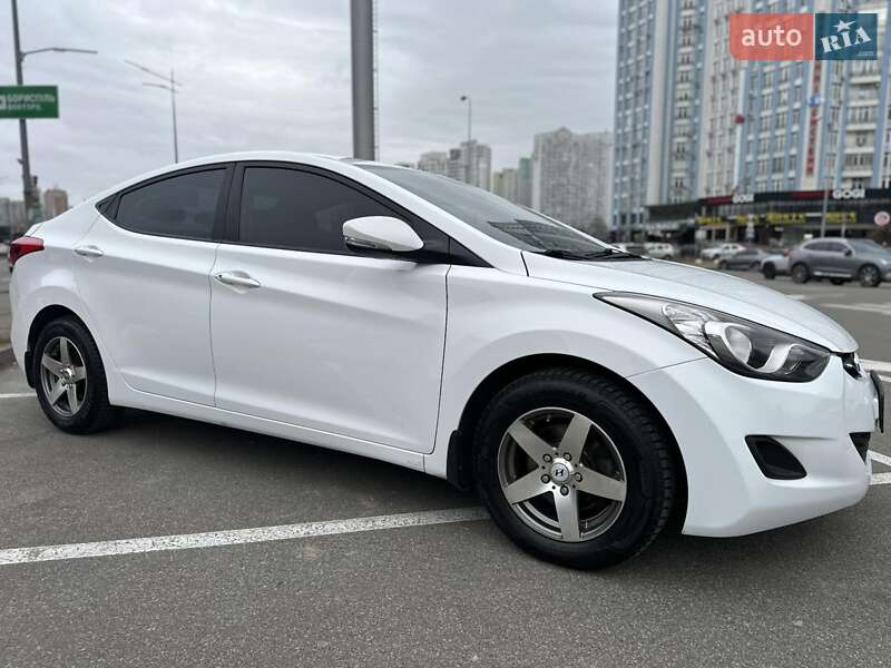 Седан Hyundai Elantra 2013 в Києві