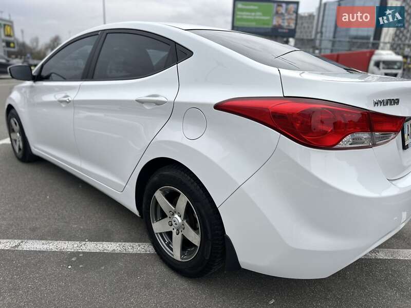 Седан Hyundai Elantra 2013 в Києві