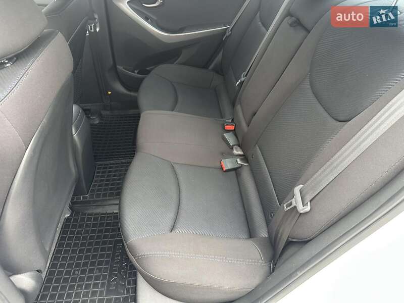Седан Hyundai Elantra 2013 в Києві