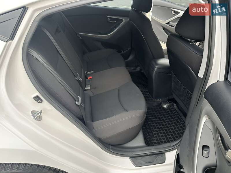 Седан Hyundai Elantra 2013 в Києві