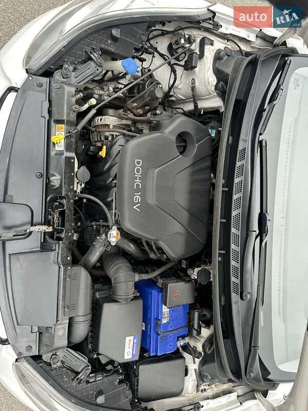 Седан Hyundai Elantra 2013 в Києві