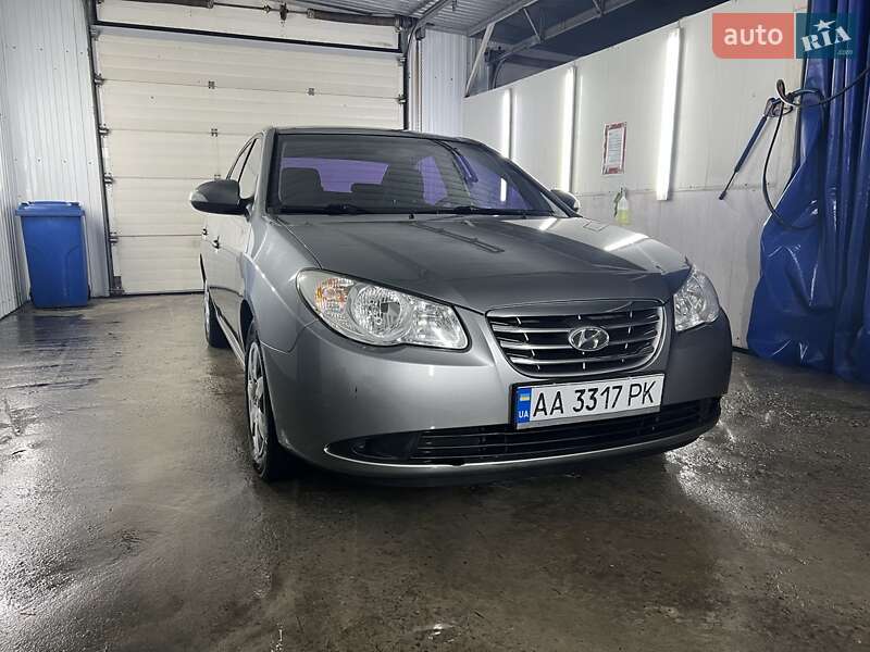 Hyundai Elantra 2011