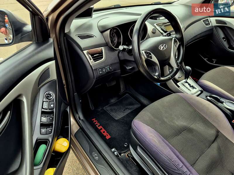 Седан Hyundai Elantra 2012 в Києві фото 5 Седан Hyundai Elantra 2012 в Києві