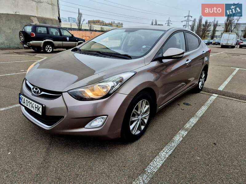 Hyundai Elantra 2012