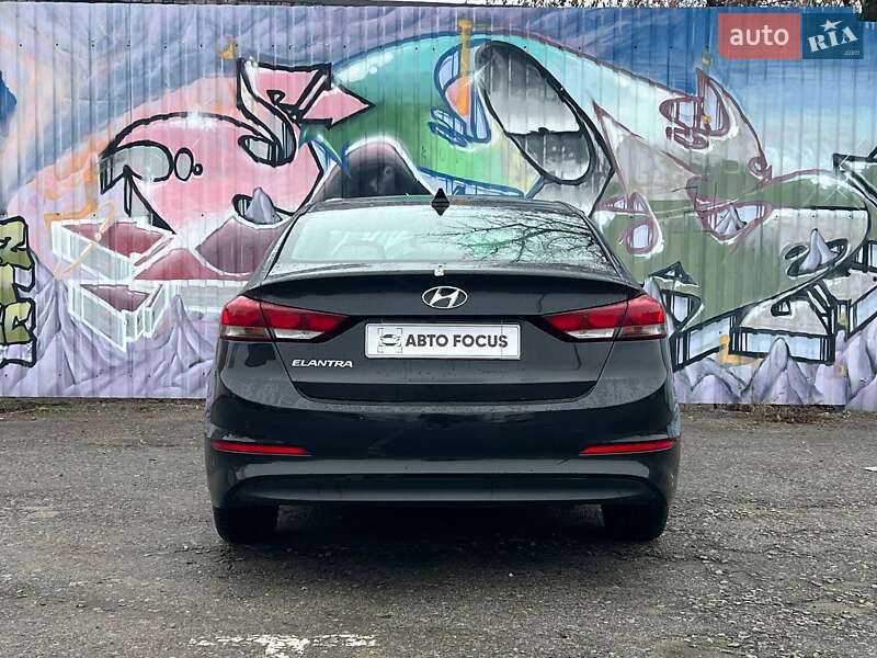 Седан Hyundai Elantra 2018 в Киеве