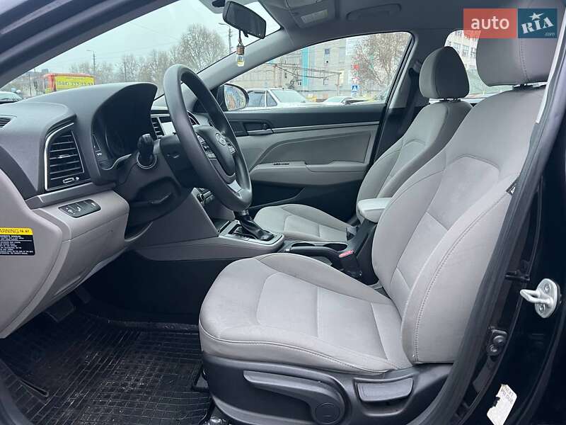 Седан Hyundai Elantra 2018 в Киеве