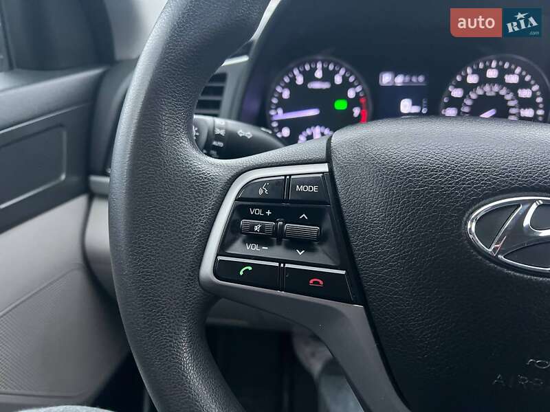 Седан Hyundai Elantra 2018 в Киеве