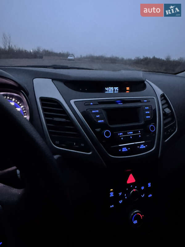 Седан Hyundai Elantra 2014 в Києві фото 15 Седан Hyundai Elantra 2014 в Києві