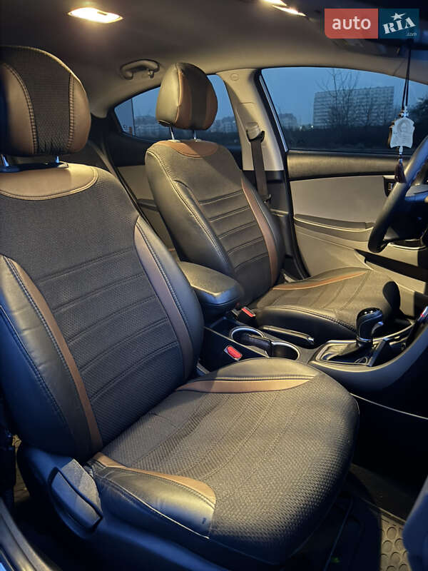 Седан Hyundai Elantra 2014 в Києві фото 25 Седан Hyundai Elantra 2014 в Києві