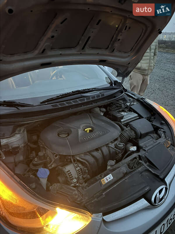 Седан Hyundai Elantra 2014 в Києві фото 29 Седан Hyundai Elantra 2014 в Києві