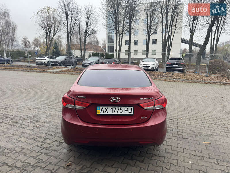 Седан Hyundai Elantra 2013 в Киеве
