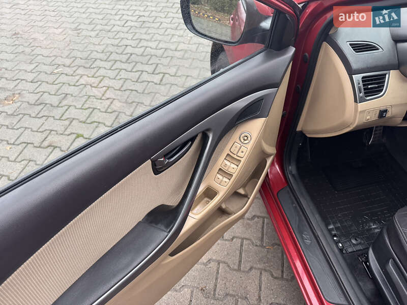 Седан Hyundai Elantra 2013 в Киеве
