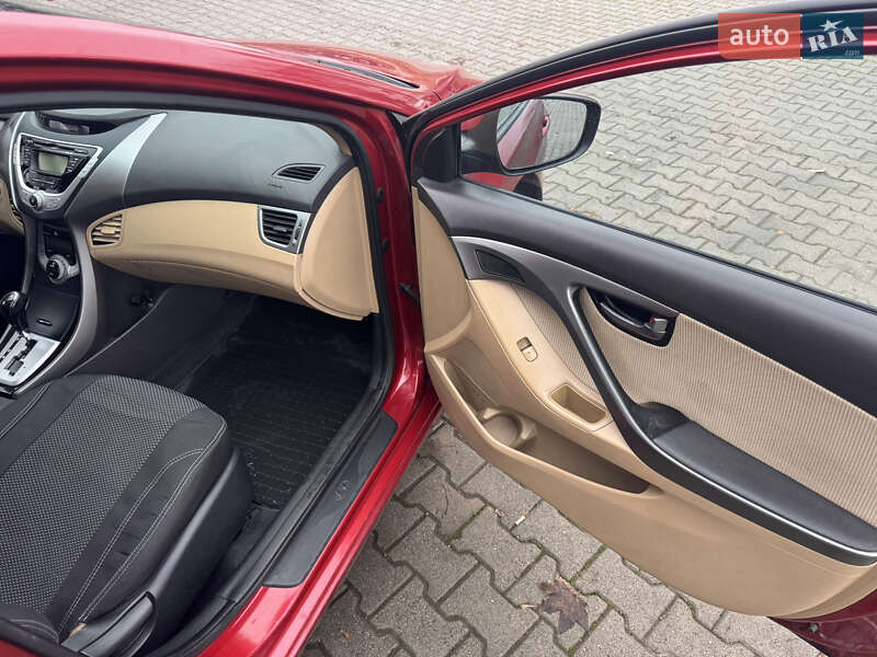 Седан Hyundai Elantra 2013 в Киеве