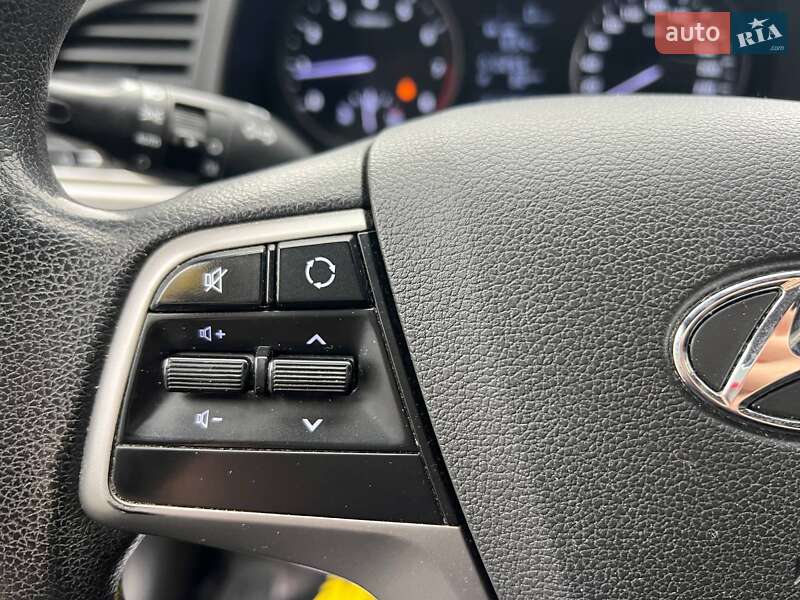 Седан Hyundai Elantra 2016 в Івано-Франківську