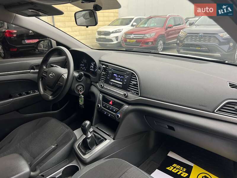 Седан Hyundai Elantra 2016 в Івано-Франківську