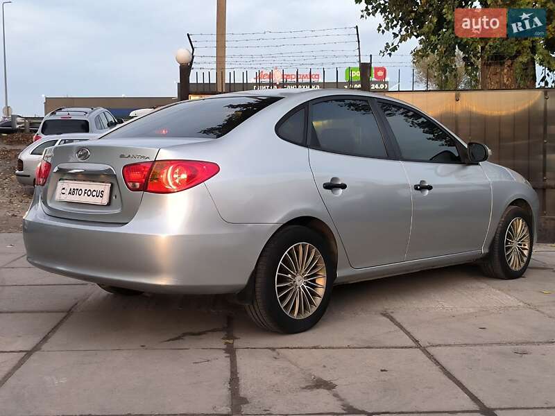Седан Hyundai Elantra 2010 в Киеве