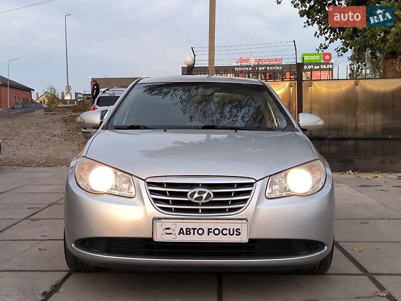 Седан Hyundai Elantra 2010 в Киеве