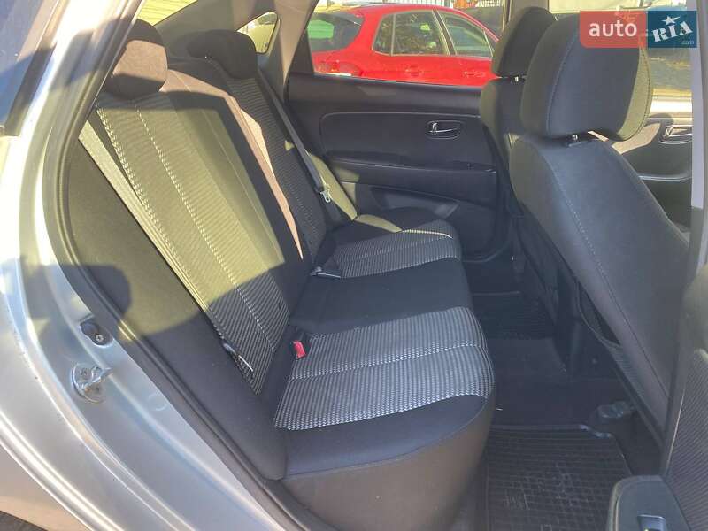 Седан Hyundai Elantra 2010 в Киеве