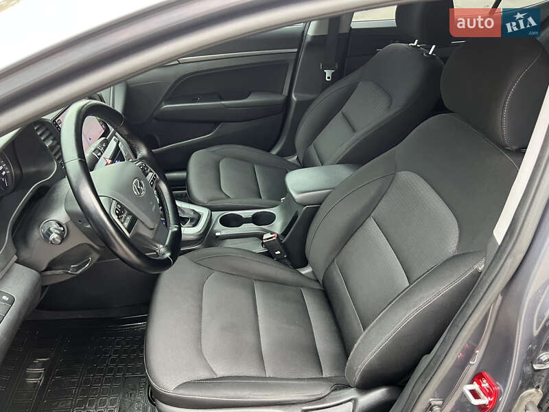 Седан Hyundai Elantra 2018 в Запорожье
