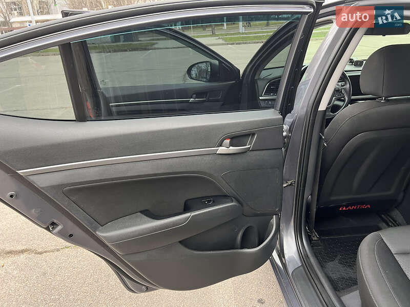 Седан Hyundai Elantra 2018 в Запорожье