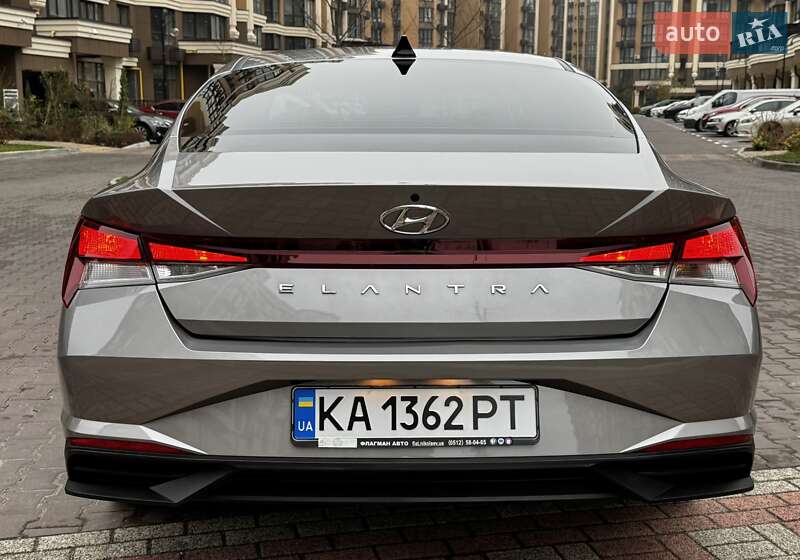 Седан Hyundai Elantra 2023 в Києві