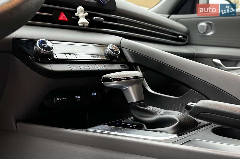 Седан Hyundai Elantra 2023 в Києві