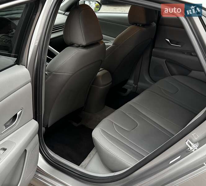 Седан Hyundai Elantra 2023 в Києві