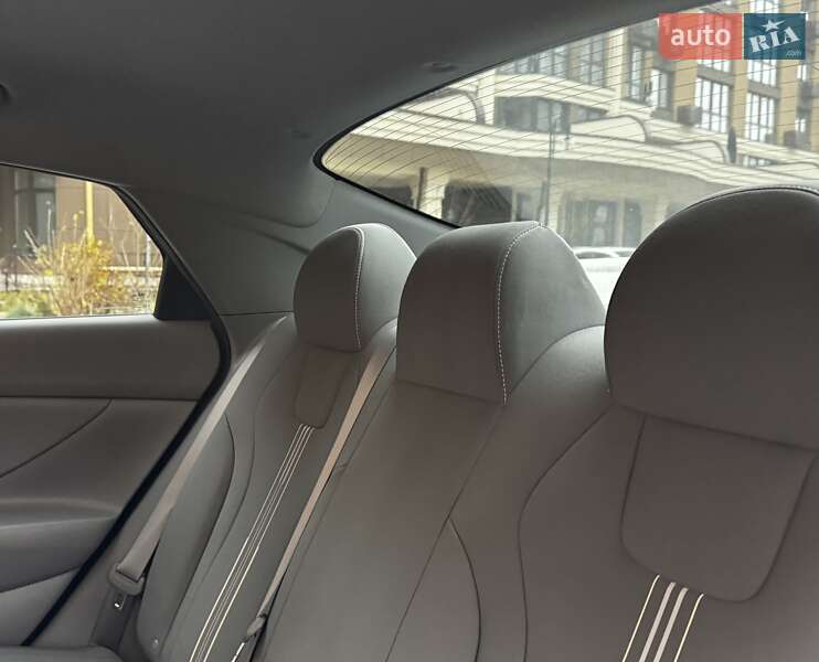 Седан Hyundai Elantra 2023 в Києві