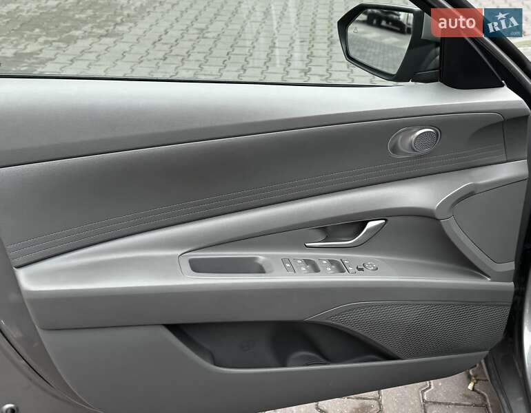 Седан Hyundai Elantra 2023 в Києві