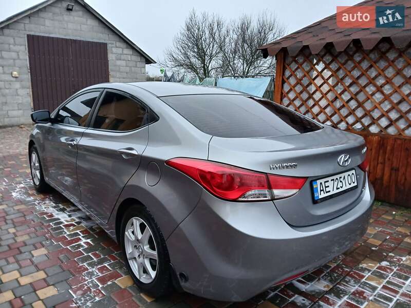 Седан Hyundai Elantra 2013 в Знаменівці