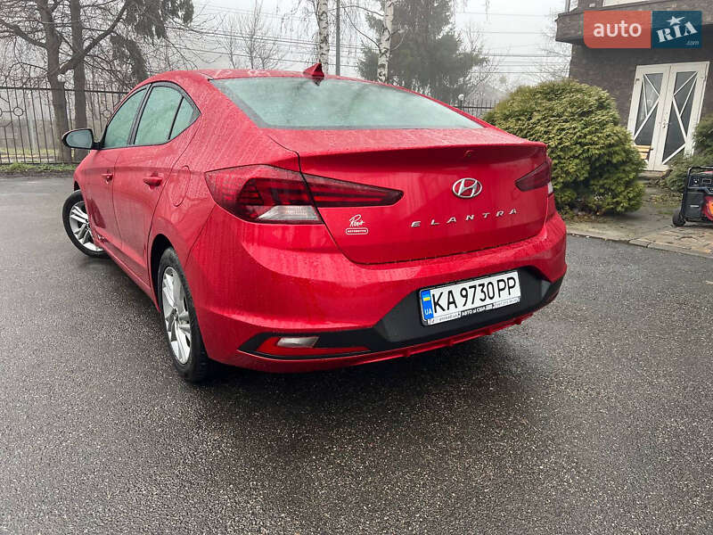 Седан Hyundai Elantra 2019 в Києві