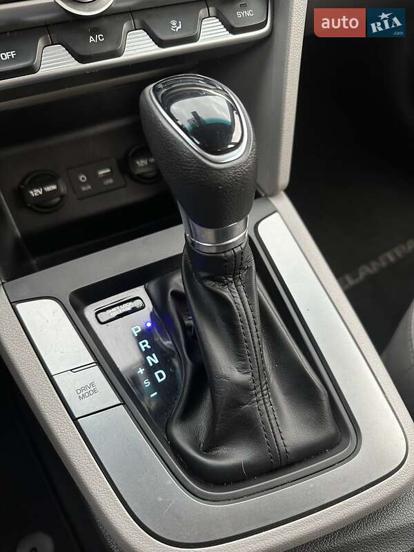 Седан Hyundai Elantra 2020 в Білогородці