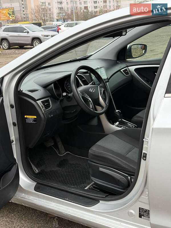 Хэтчбек Hyundai Elantra 2016 в Киеве