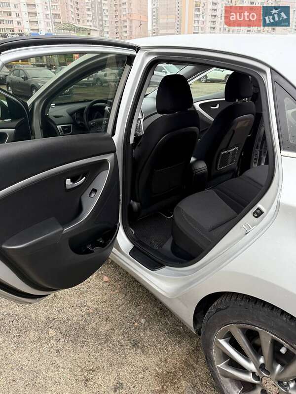 Хэтчбек Hyundai Elantra 2016 в Киеве